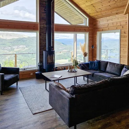 بيت للعطل With Panoramic Views In *